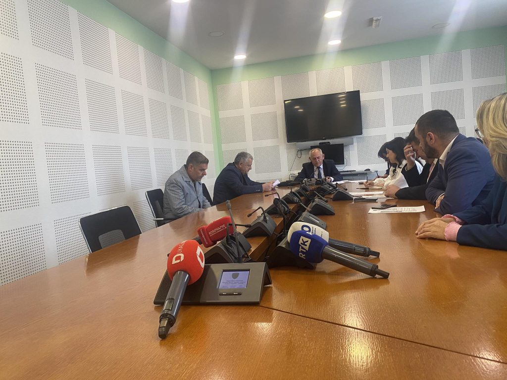 Komisioni le të hetojë si ka shkuar procesi i subvencionimit të blerjes së teksteve shkollore   Shqip