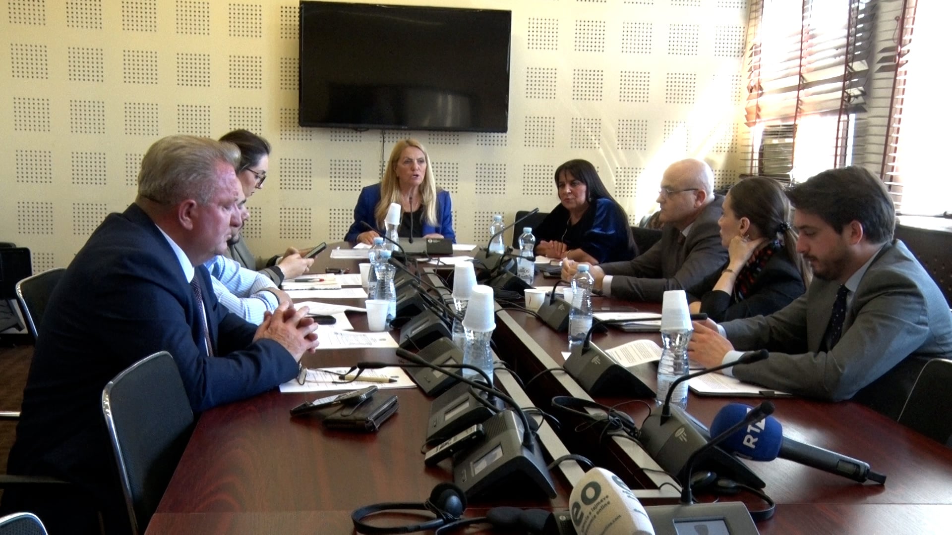 Komisioni Hetimor do të ftojë dëshmitarë për punën e anëtarëve të Shërbimit të Jashtëm   Shqip
